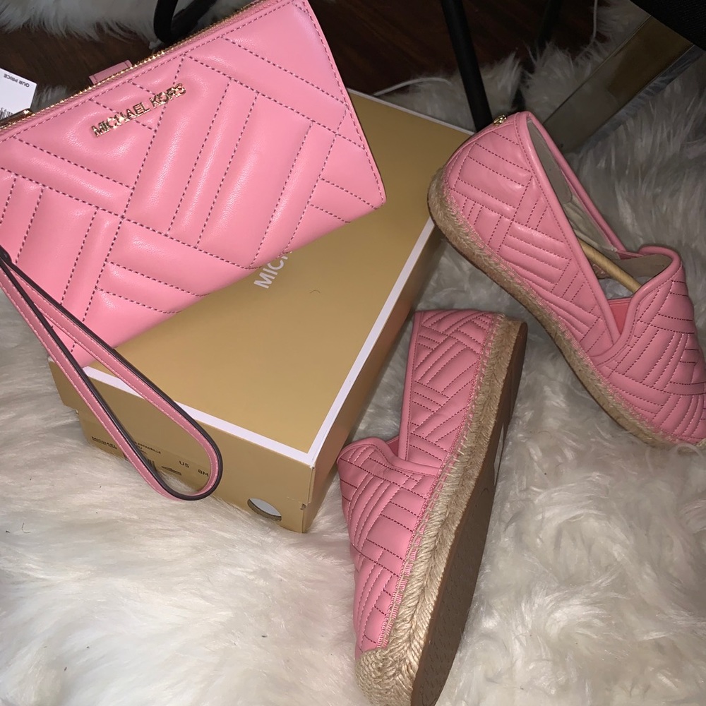 New Micheal Kors Shoes & Wallet Set .